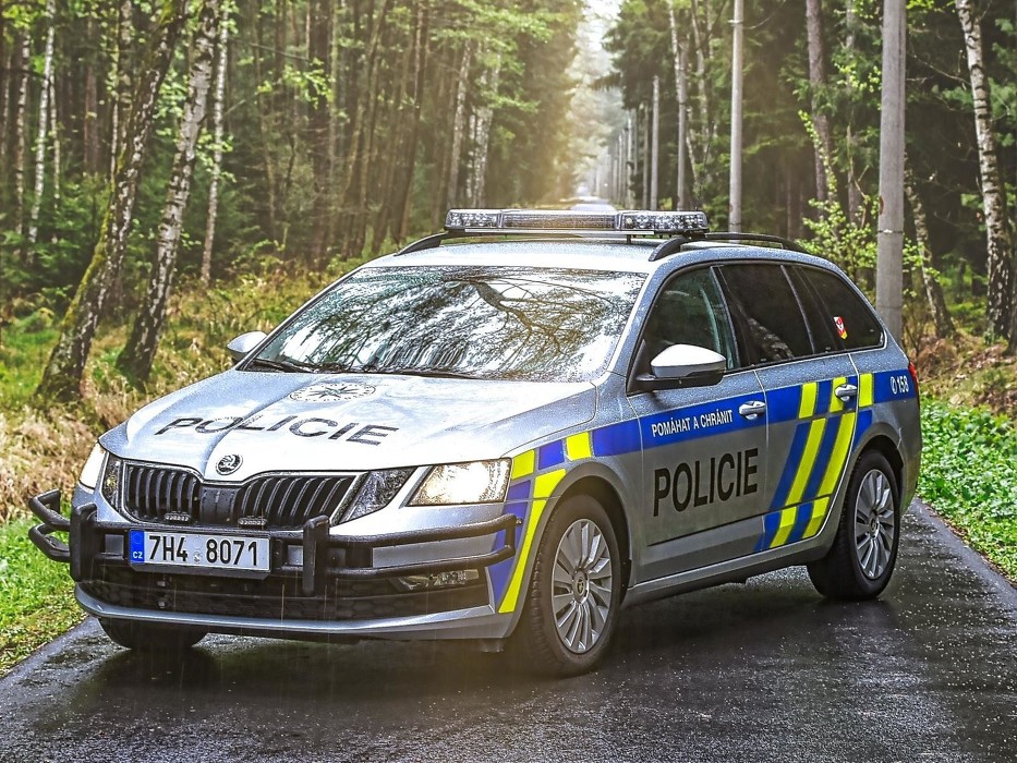 03dbcfkd5r_____policie 03dbcfkd5r_____policie